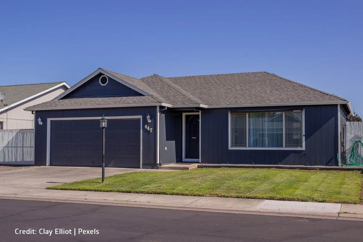 Artificial grass allows you to maintain a green lawn all year round